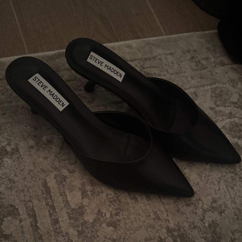 Steve Madden Black Pointed Heels